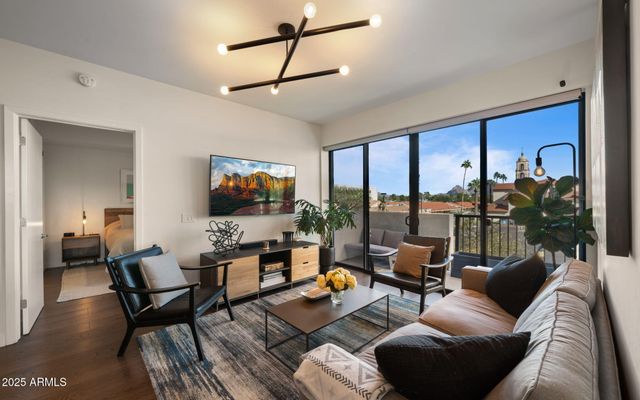 2300 E CAMPBELL Avenue 201, Phoenix, AZ 85016