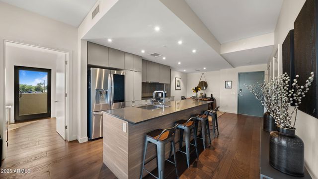 2300 E CAMPBELL Avenue 201, Phoenix, AZ 85016