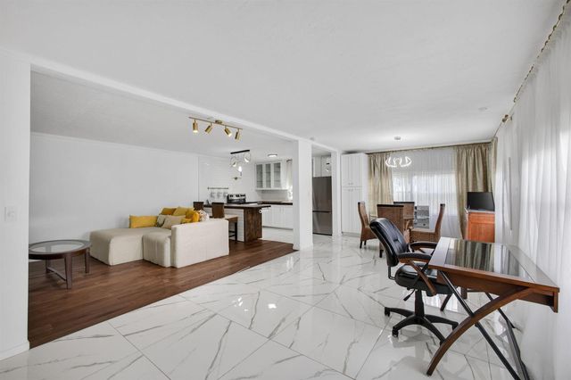170 Maple Avenue W, Palm Beach Gardens, FL 33410
