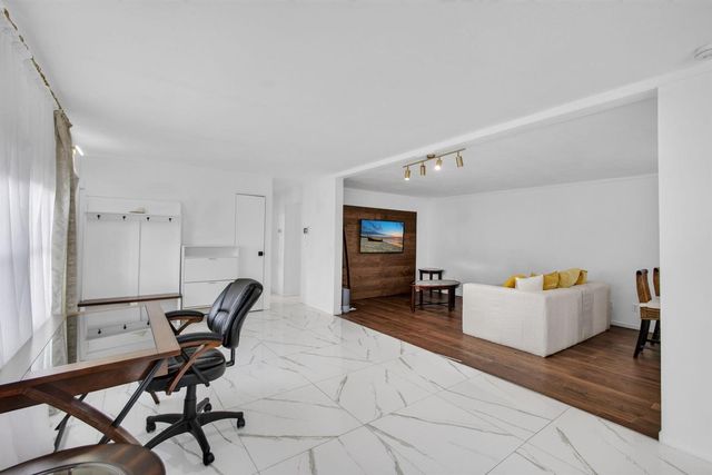 170 Maple Avenue W, Palm Beach Gardens, FL 33410