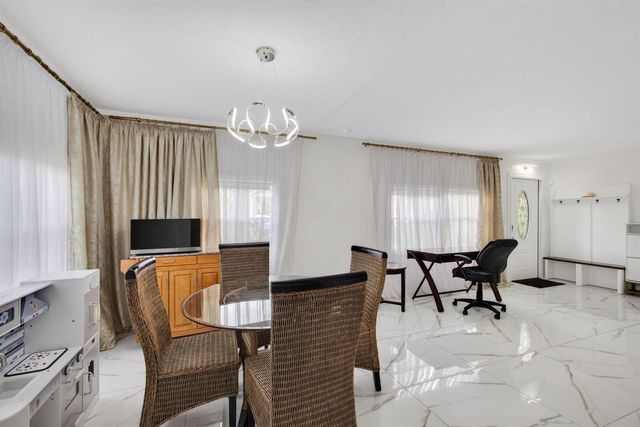 170 Maple Avenue W, Palm Beach Gardens, FL 33410