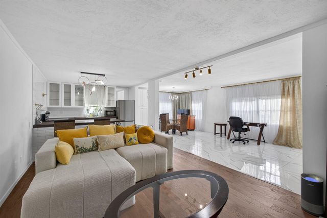 170 Maple Avenue W, Palm Beach Gardens, FL 33410