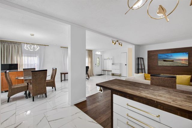 170 Maple Avenue W, Palm Beach Gardens, FL 33410