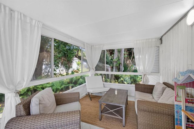 170 Maple Avenue W, Palm Beach Gardens, FL 33410