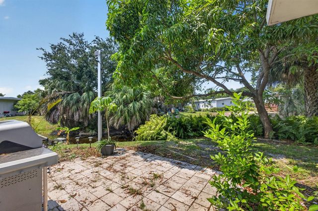 170 Maple Avenue W, Palm Beach Gardens, FL 33410