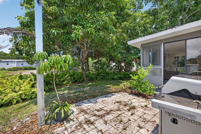 170 Maple Avenue W, Palm Beach Gardens, FL 33410