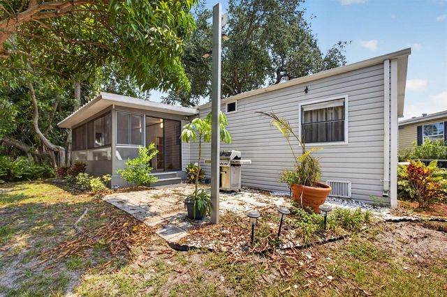 170 Maple Avenue W, Palm Beach Gardens, FL 33410