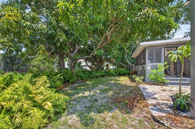 170 Maple Avenue W, Palm Beach Gardens, FL 33410