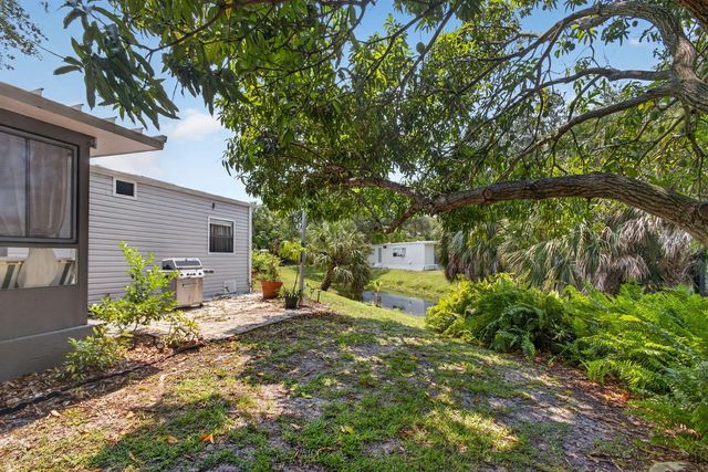 170 Maple Avenue W, Palm Beach Gardens, FL 33410