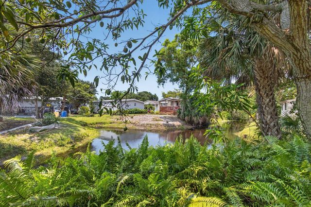 170 Maple Avenue W, Palm Beach Gardens, FL 33410
