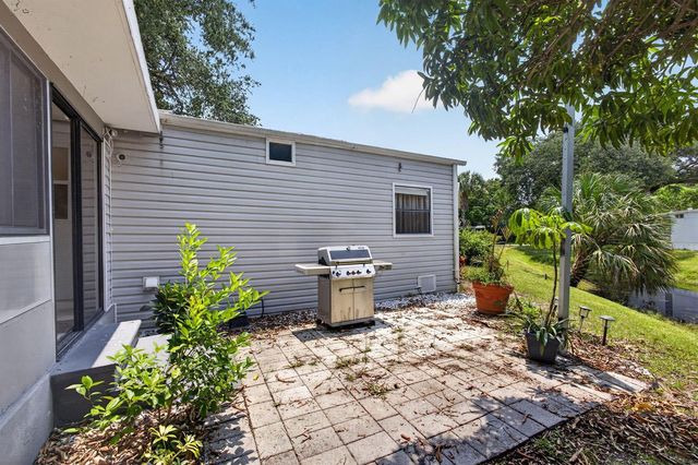 170 Maple Avenue W, Palm Beach Gardens, FL 33410