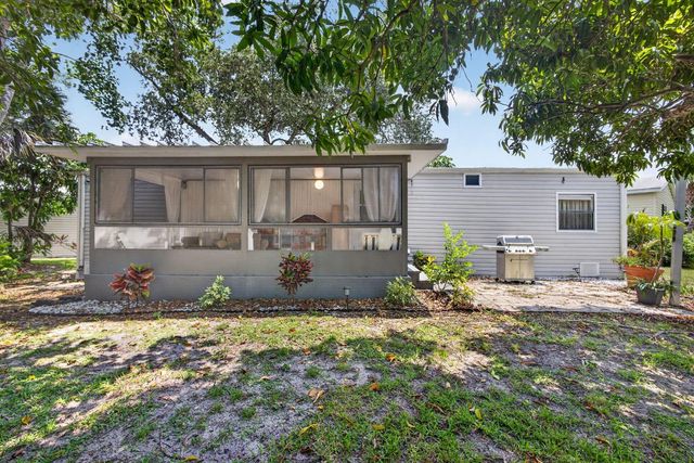 170 Maple Avenue W, Palm Beach Gardens, FL 33410