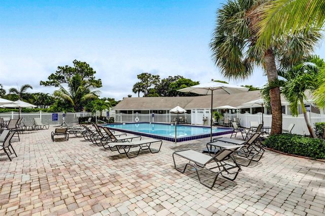170 Maple Avenue W, Palm Beach Gardens, FL 33410