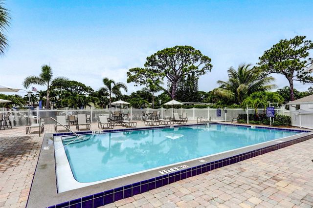 170 Maple Avenue W, Palm Beach Gardens, FL 33410