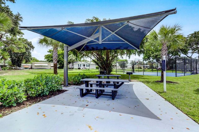 170 Maple Avenue W, Palm Beach Gardens, FL 33410