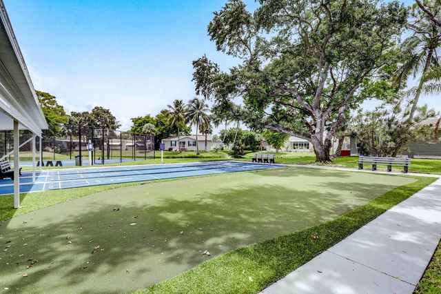 170 Maple Avenue W, Palm Beach Gardens, FL 33410