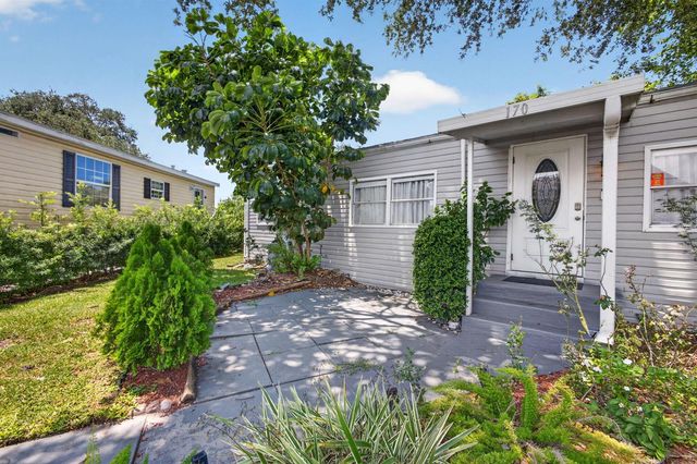 170 Maple Avenue W, Palm Beach Gardens, FL 33410