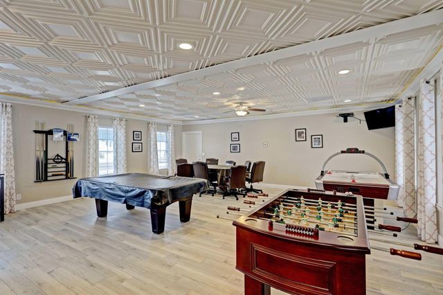 170 Maple Avenue W, Palm Beach Gardens, FL 33410