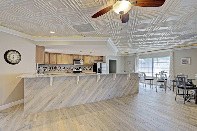 170 Maple Avenue W, Palm Beach Gardens, FL 33410