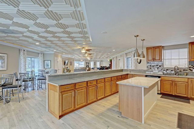 170 Maple Avenue W, Palm Beach Gardens, FL 33410