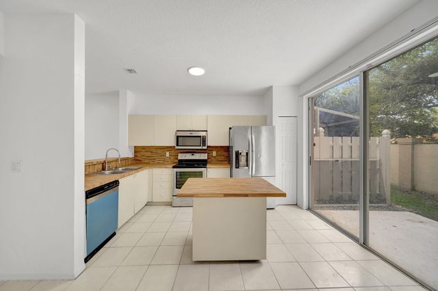 3970 NW 90th Way, Sunrise, FL 33351