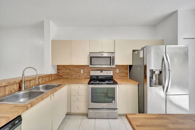 3970 NW 90th Way, Sunrise, FL 33351