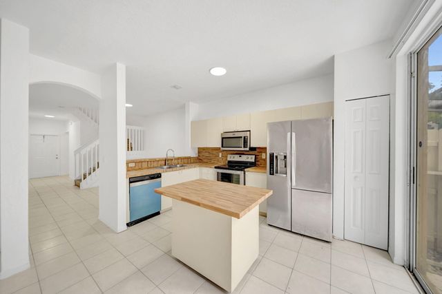 3970 NW 90th Way, Sunrise, FL 33351