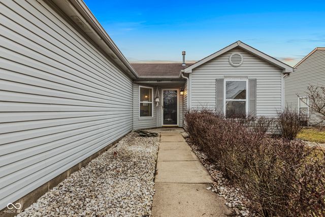 687 Hickory Pine Drive, New Whiteland, IN 46184