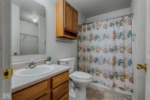 687 Hickory Pine Drive, New Whiteland, IN 46184