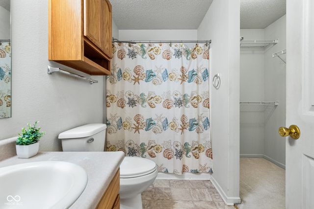 687 Hickory Pine Drive, New Whiteland, IN 46184