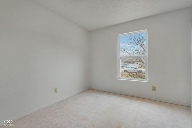 687 Hickory Pine Drive, New Whiteland, IN 46184