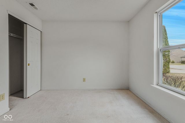 687 Hickory Pine Drive, New Whiteland, IN 46184