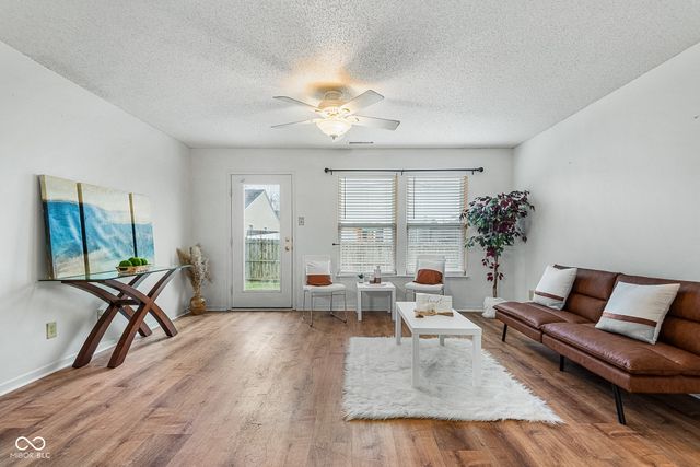 687 Hickory Pine Drive, New Whiteland, IN 46184