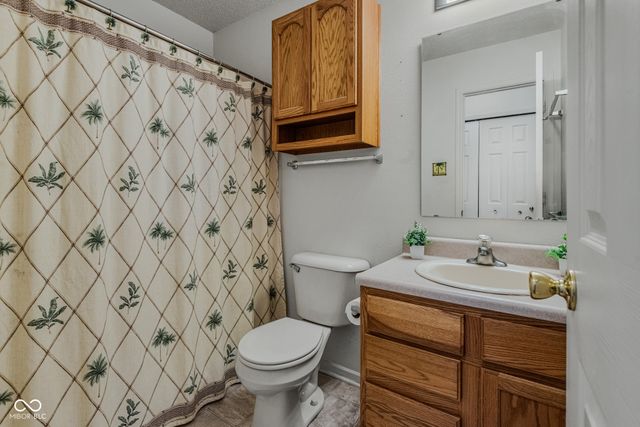 687 Hickory Pine Drive, New Whiteland, IN 46184