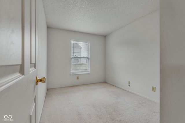 687 Hickory Pine Drive, New Whiteland, IN 46184