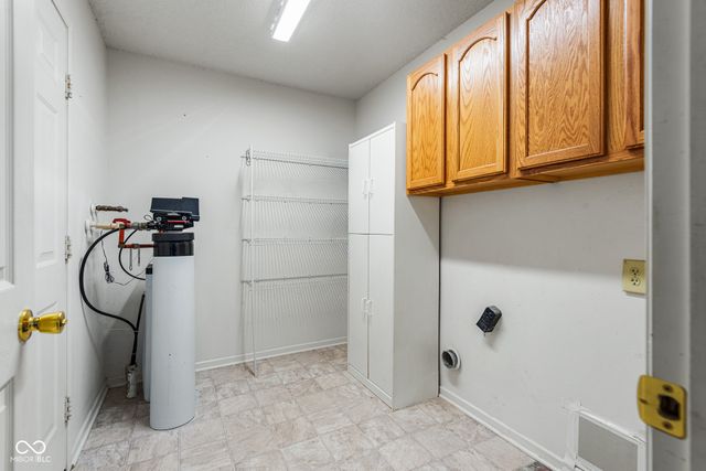 687 Hickory Pine Drive, New Whiteland, IN 46184