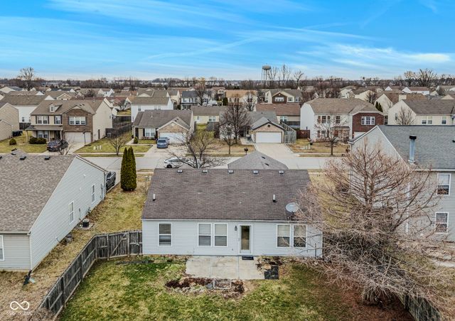 687 Hickory Pine Drive, New Whiteland, IN 46184