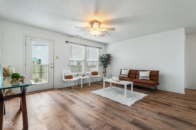 687 Hickory Pine Drive, New Whiteland, IN 46184