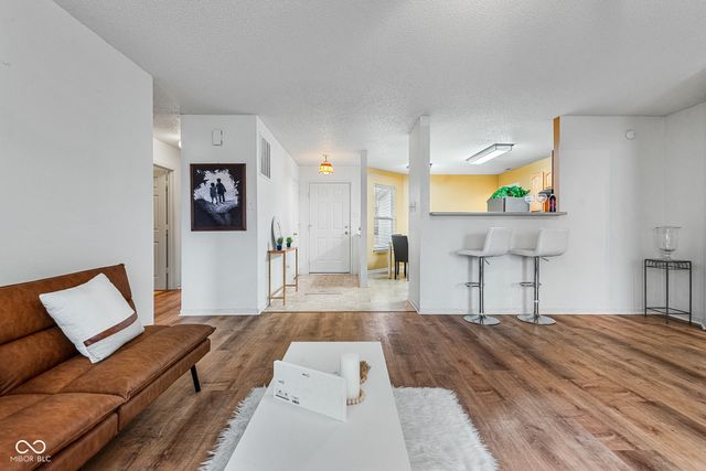 687 Hickory Pine Drive, New Whiteland, IN 46184