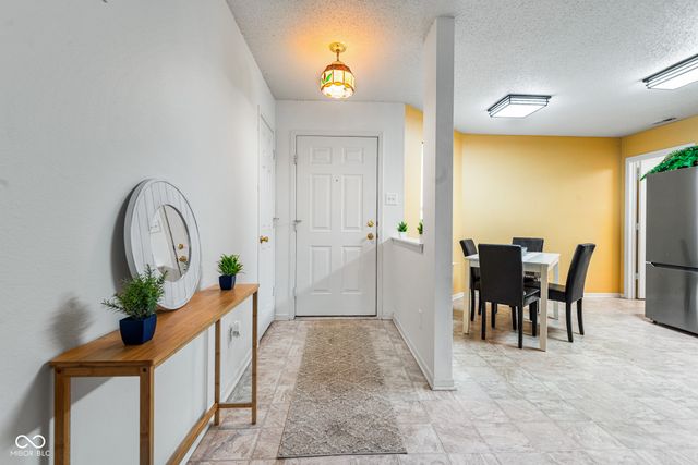 687 Hickory Pine Drive, New Whiteland, IN 46184