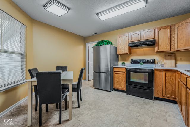 687 Hickory Pine Drive, New Whiteland, IN 46184