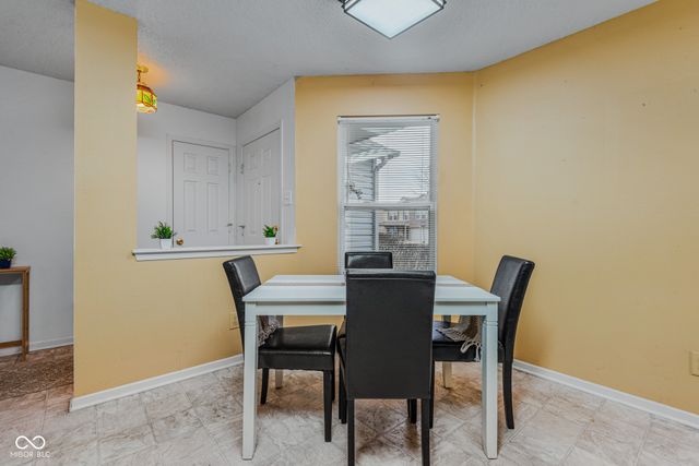 687 Hickory Pine Drive, New Whiteland, IN 46184