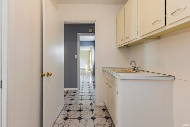 2905 W Woodbridge Drive, Muncie, IN 47304