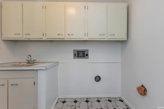 2905 W Woodbridge Drive, Muncie, IN 47304