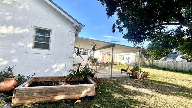 620 Winters Street, West Palm Beach, FL 33405