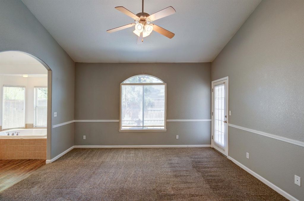 Image 10 of property listing at 4666 W Oswego Avenue, Fresno, CA 93722