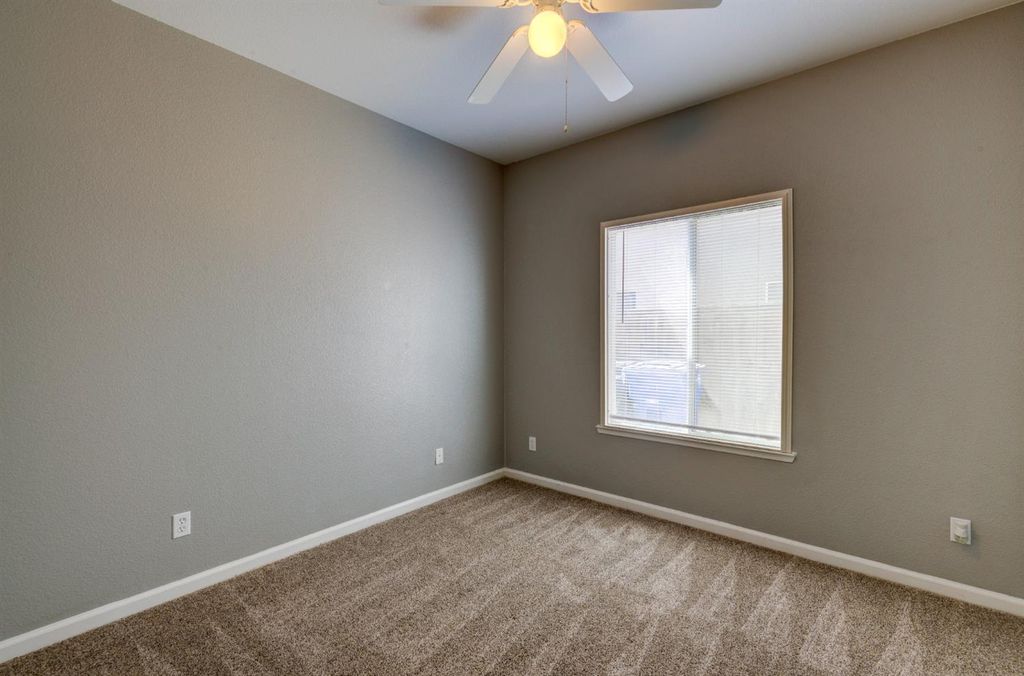 Image 16 of property listing at 4666 W Oswego Avenue, Fresno, CA 93722