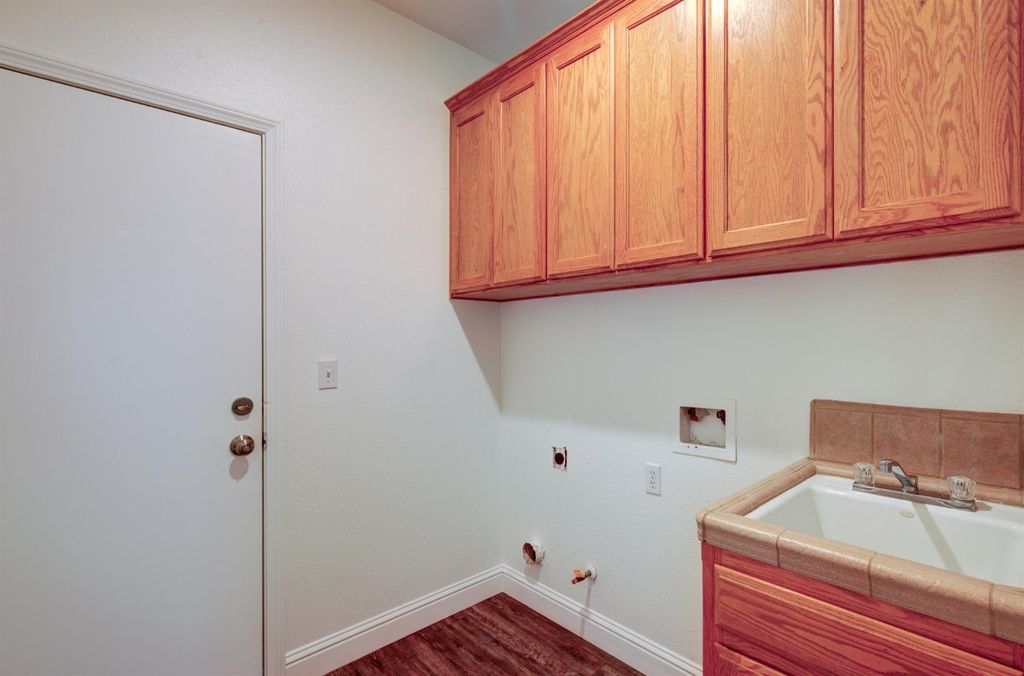 Image 18 of property listing at 4666 W Oswego Avenue, Fresno, CA 93722