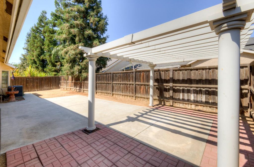 Image 20 of property listing at 4666 W Oswego Avenue, Fresno, CA 93722