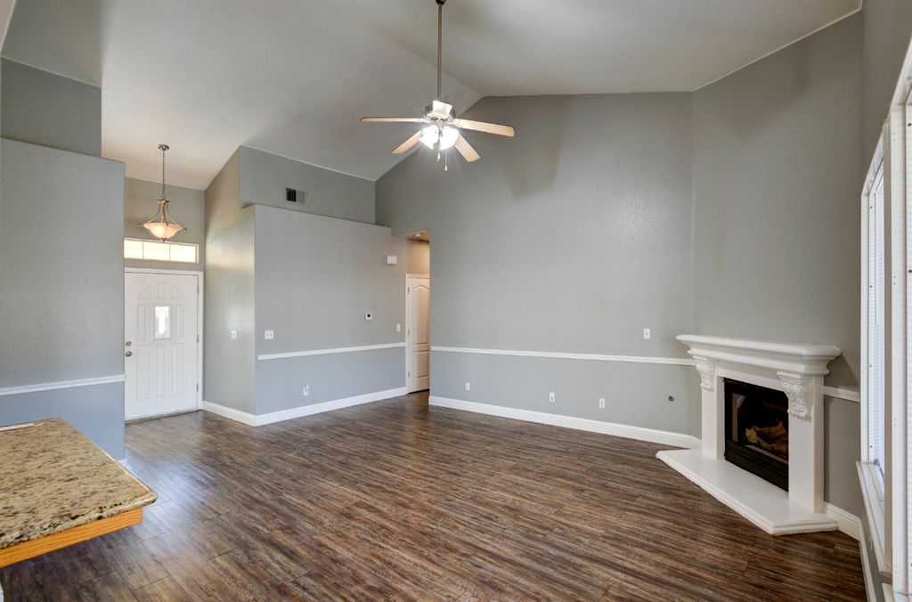 Image 5 of property listing at 4666 W Oswego Avenue, Fresno, CA 93722